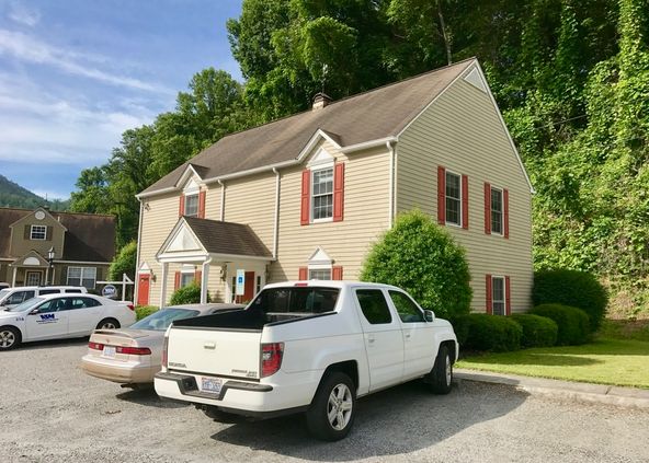 40 Colonial Square, Sylva, NC 28779